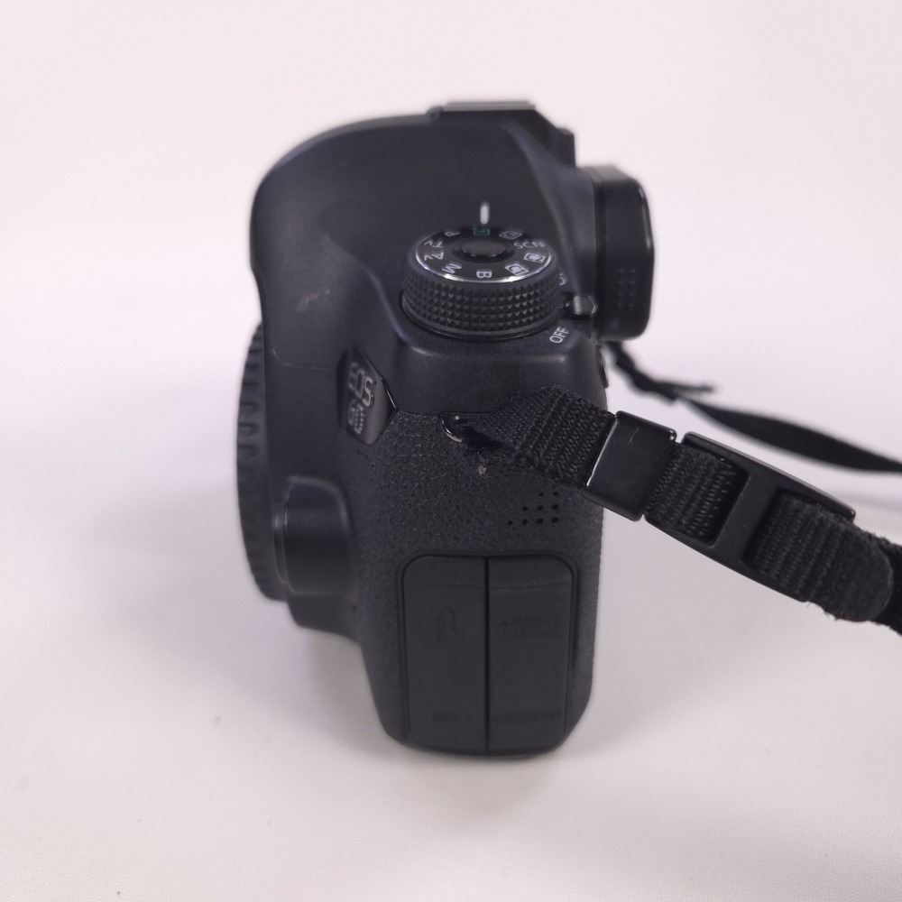 Canon EOS 6D 20.2MP Digital SLR Camera (Body Only) w/ Flash Charger 3 Batteries - Picture 3 of 16